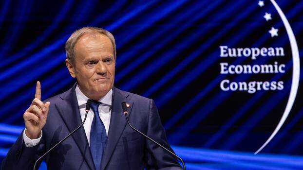 7. Mai 2024: Der Premierminister der Republik Polen Donald Tusk spricht während der Eröffnung des 16. Europäischen Wirtschaftskongresses in Katowice, Polen.